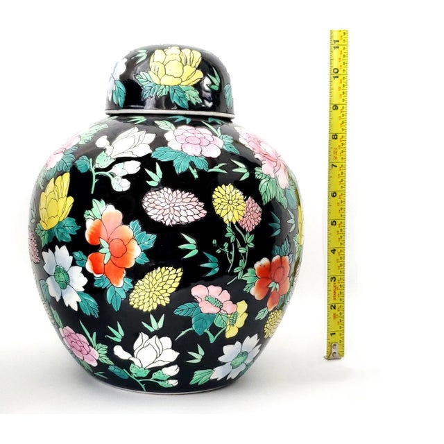 Offering a colorful Chinese porcelain ceramic ginger jar, circa Mid 20th Century. This beautiful ginger jar is done in the...