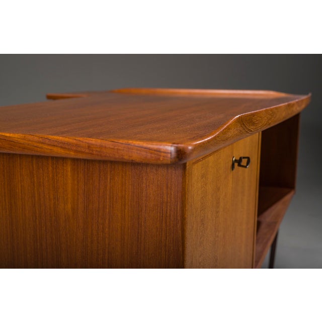 1960s Mid-Century Boomerang Desk in Teak by Peter Løvig Nielsen, Denmark, 1960s For Sale - Image 5 of 18