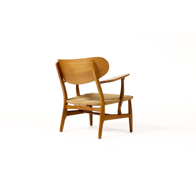 1960s Danish Modern / Mid Century Oak Lounge / Armchair – Attributed to Hans Wegner for Carl Hansen — Model Ch22 For Sale In Los Angeles - Image 6 of 12
