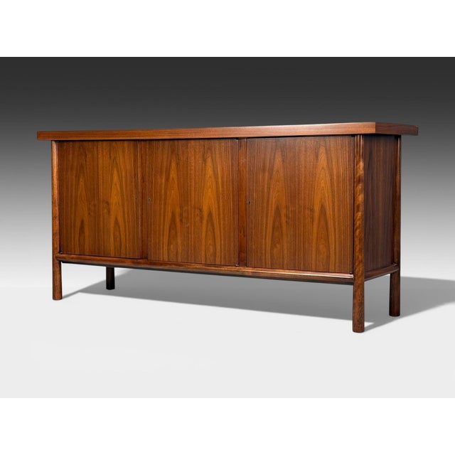t.h. Robsjohn Gibbings, Sideboard, Walnut, Usa, 1960s For Sale In New York - Image 6 of 14