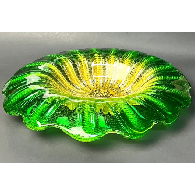Glass 1950s Barovier Attributed Large Mid-Century Murano Art Glass, 24k Gold Infused Hand Blown Bowl For Sale - Image 7 of 10