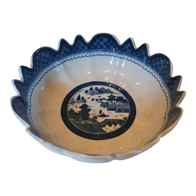 Mottahedeh Charleston Collection Scalloped Canton Bowl For Sale