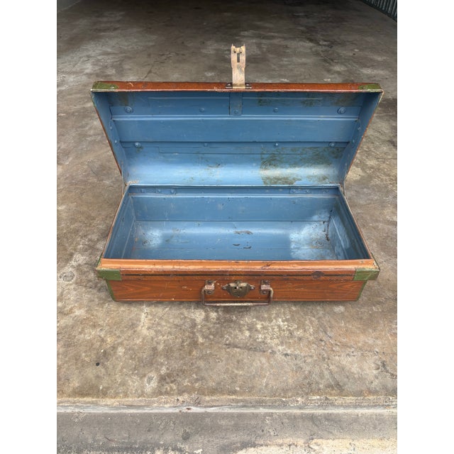 Metal Antique British Colonial Faux Bois Steel Cabin Trunk, England 1900s For Sale - Image 7 of 7