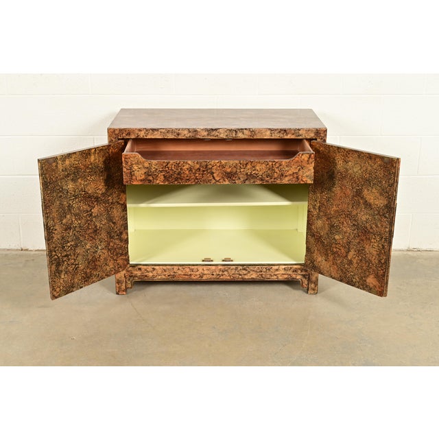 1970s Henredon Mid-Century Hollywood Regency Chinoiserie Faux Tortoise Shell Bar Cabinet, Circa 1970s For Sale - Image 5 of 15