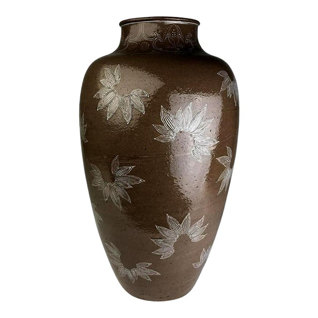 Rare Large Vase with White Slip Inlay Makuzu Kozan Meiji Period For Sale