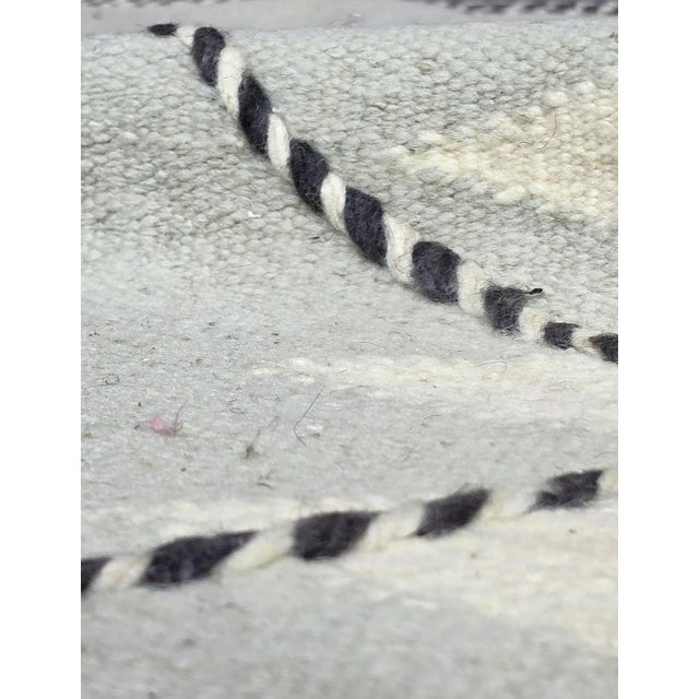 2020s Moroccan Gray Kilim Rug - 9.4 X 6.3 Ft For Sale - Image 5 of 6