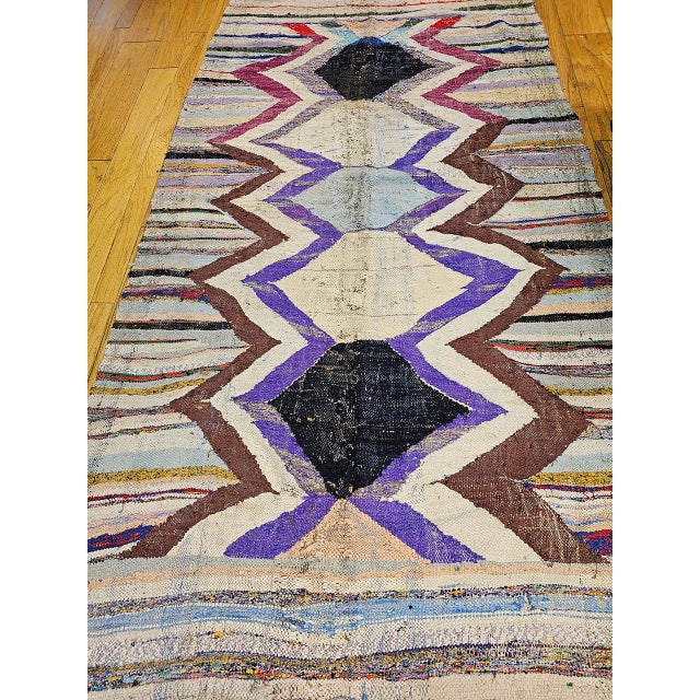 Ivory Vintage Moroccan Boucherouite Tribal Kilim, Handwoven Geometric Pattern, Ivory, 5’ X 9’ For Sale - Image 8 of 10