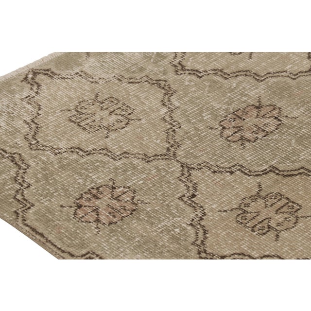 Traditional Vintage Turkish Runner Rug, Beige & Cream With Diamond Patterns – Rug & Kilim For Sale - Image 3 of 8