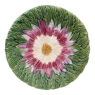 French Majolica Daisy Plate Orchies, Circa 1890 For Sale