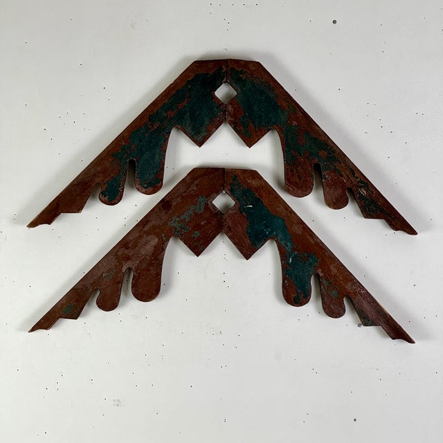 A salvaged pair of wood elements, whose initial purpose in life is unknown to us. Today they would make a unique...