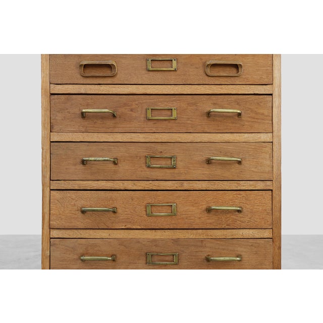 1920s Industrial Oak Filing Cabinet with Brass Handles, United Kingdom, 1920s For Sale - Image 5 of 15