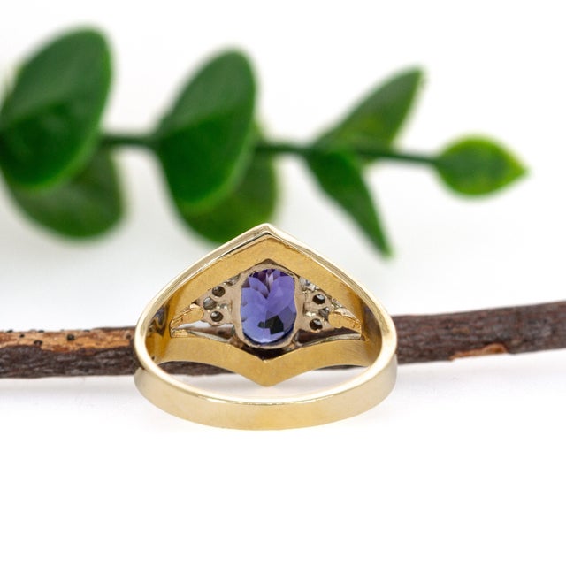 14k Yellow Gold 1.4cts Tanzanite and Natural Diamonds Ring | Ov 8x6mm, Size 6.75 For Sale In Columbus - Image 6 of 8