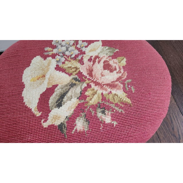 Stunning sturdy and well made piece of history. Excellent craftsmanship with metal on the base of each leg, burlap weave...