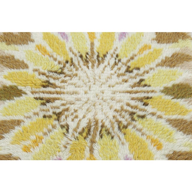 Mid-Century Modern Vintage Swedish Rya Runner With Gold Sunflower Medallion Pattern - Rug & Kilim For Sale - Image 3 of 7