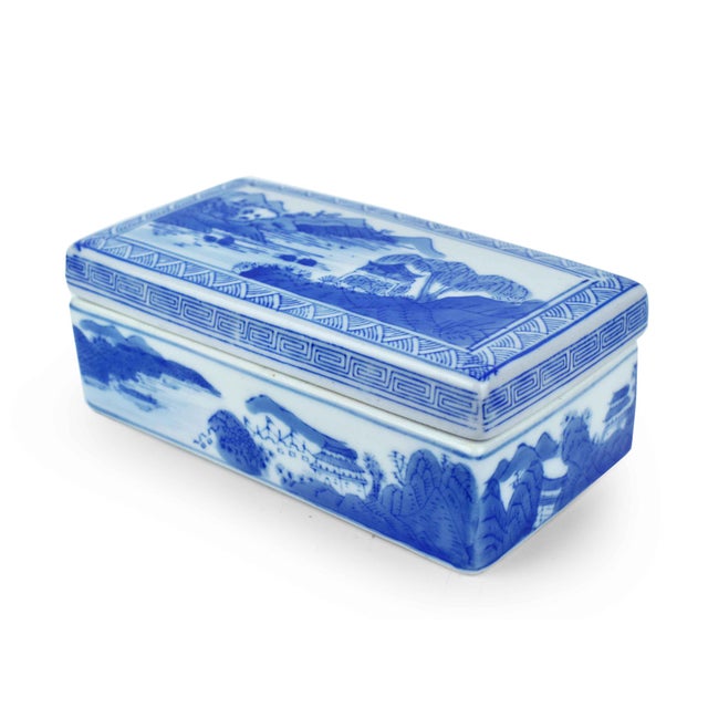 Early 20th Century White and Blue Landscape Chinese Chinoiserie Porcelain Scholar’s Ink Lidded Box For Sale - Image 6 of 11