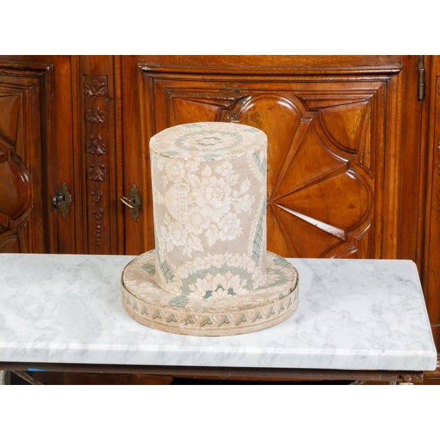 English 19th Century Victorian Period Paper Hat Box with Floral Décor For Sale - Image 10 of 12