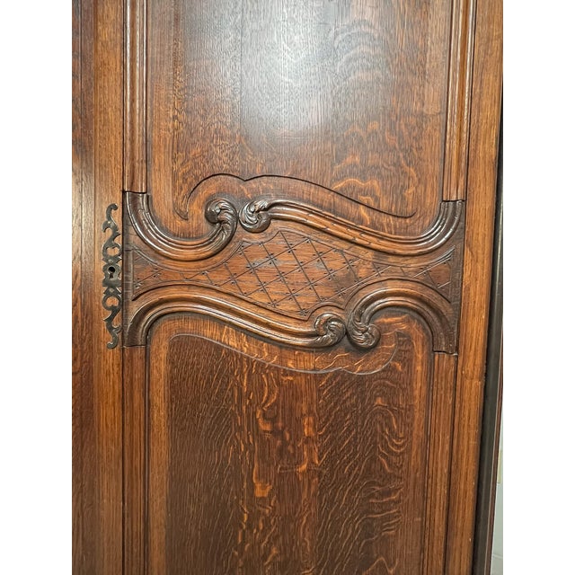 Auburn Antique French Provincial Solid Oak Louis XV Armoire, Circa 1900 For Sale - Image 8 of 9