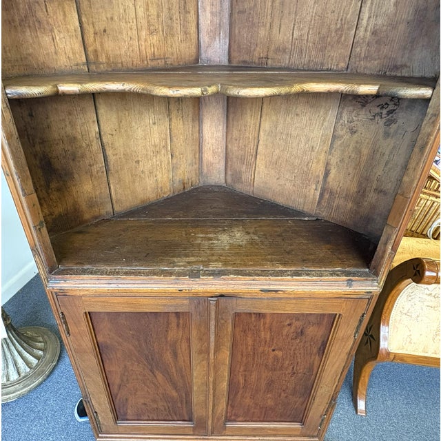 Brown 19th Century Rustic American Pine Corner Cupboard With Open Shaped Shelves Over Doors For Sale - Image 8 of 18