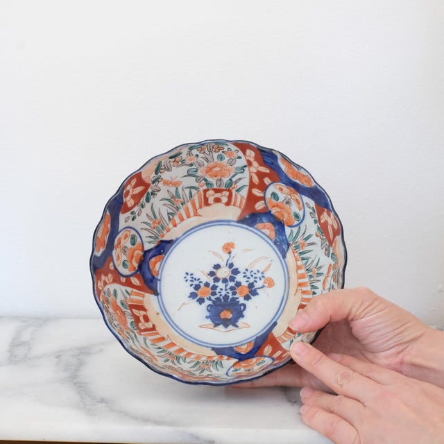 Beautiful antique Japanese Imari bowl, in great condition. A perfect tabletop decor piece.