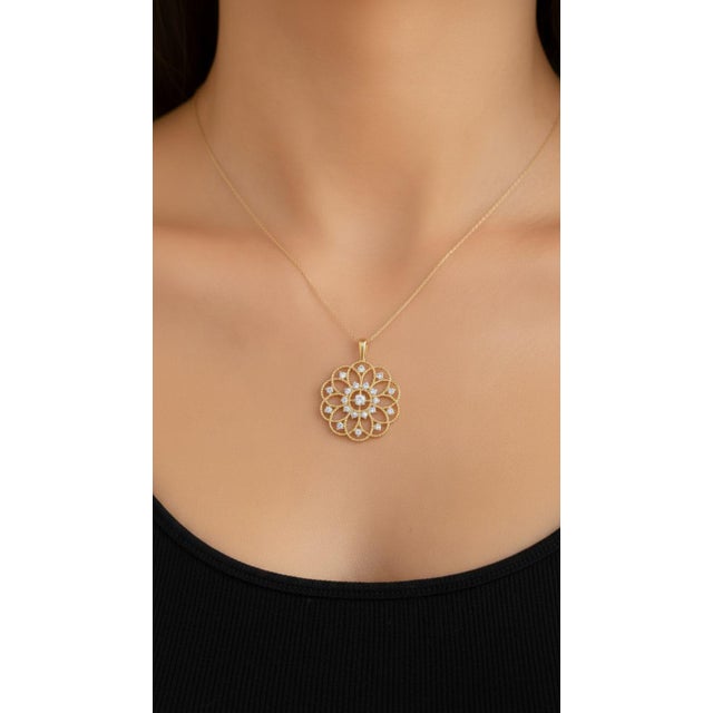 14k Gold Floral Pattern Openwork Pendant. For Sale - Image 4 of 10