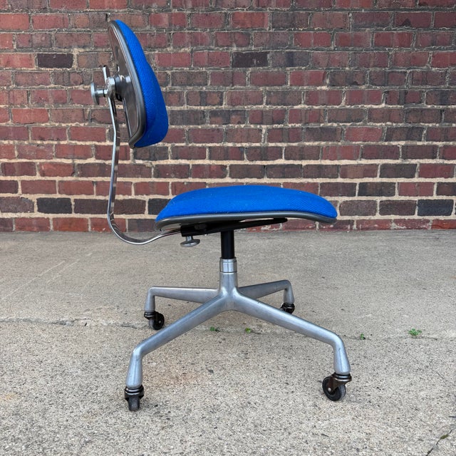 Rare Charles and Ray Eames Aluminum Group Secretarial Chair for Herman Miller in excellent condition.