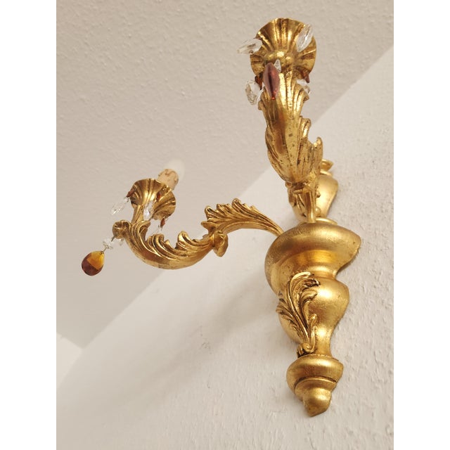 1960s Antique Florentine Wall Lamp in Wood and Hand-Carved Gilded in Gold Leaf with Crystal Pendants, Italy, 1950s For Sale - Image 5 of 18