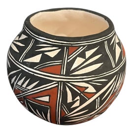 Example of Pueblo Indian Art Room Accents and Accessories