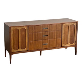 1960s Mid Century Modern Credenza in Warm Walnut For Sale