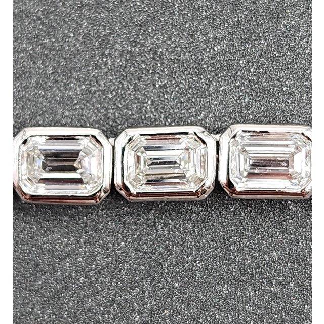 Early 21st Century 21.84 Ct Bezel-Set Emerald Cut Necklace For Sale - Image 5 of 9