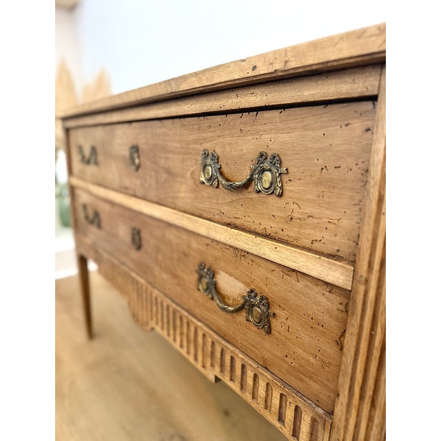 French Louis XVI Style Fruitwood Commode with Fluted Details, Early 20th Century For Sale - Image 9 of 12