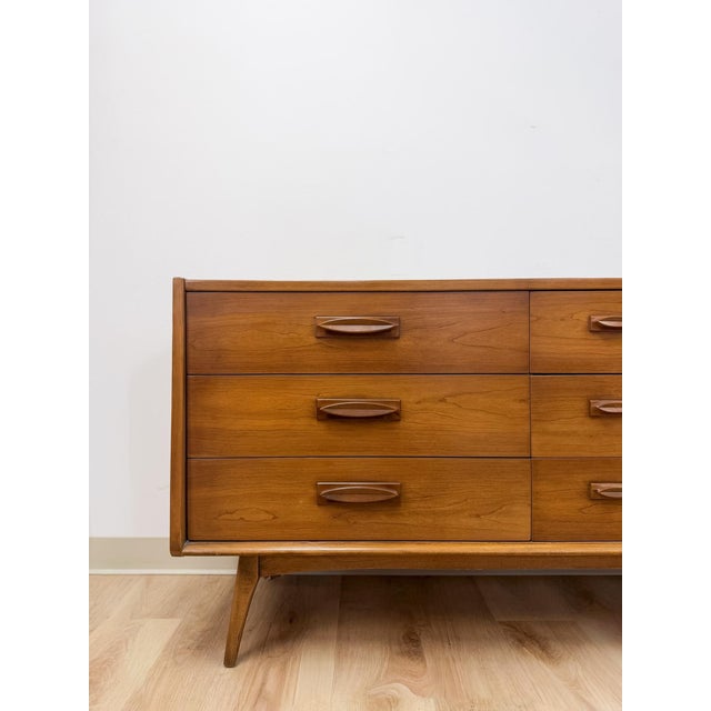 Mid 20th Century Vintage United MCM Nine Drawer Lowboy Dresser Collectible Mid Century Walnut For Sale - Image 5 of 14