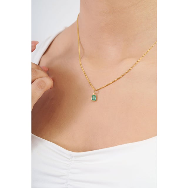 Octagon Cut Emerald Bezel Set Fine Charm Pendant 14k Gold Jewelry For Sale - Image 11 of 18