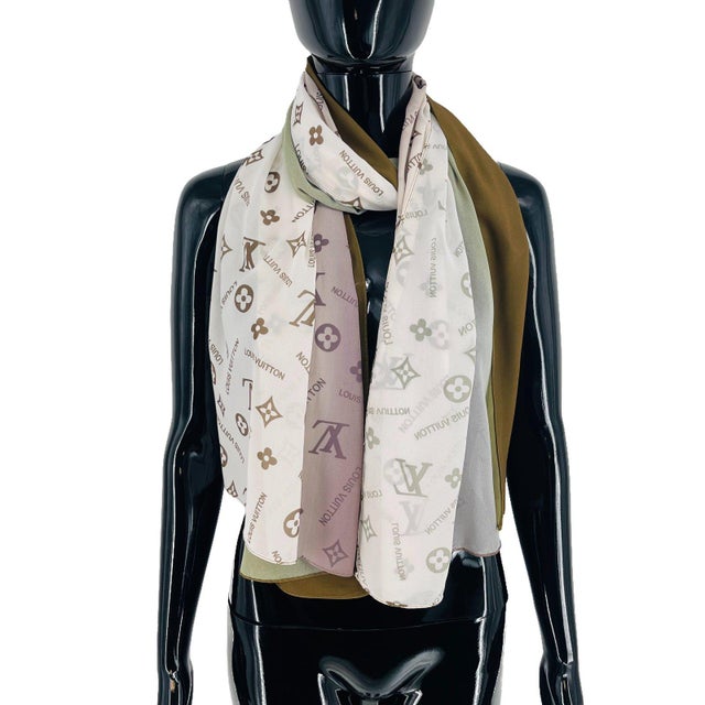 Louis Vuitton White Monogram 100% Silk Scarf For Sale - Image 6 of 8