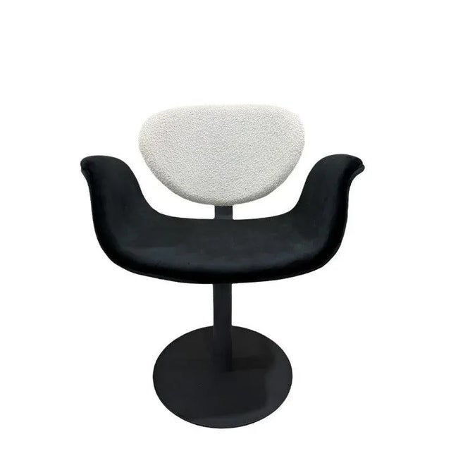 Tulip Swivel Chair in Black and White For Sale - Image 4 of 8