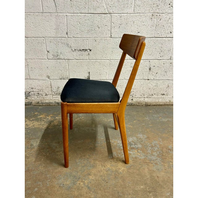 1960s Set of 4 Danish Mid Century Modern Teak Back Oak Frame Dining Chairs 1960’s For Sale - Image 5 of 9