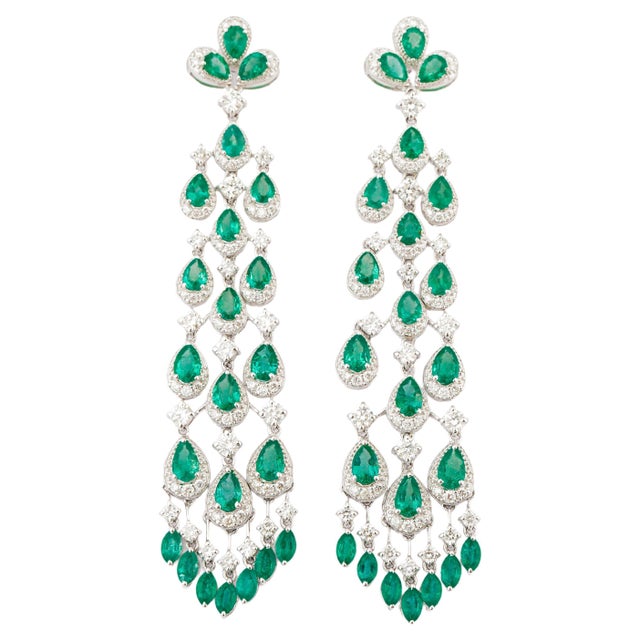 Natural diamond 2.49cts & emerald 5.67cts earring in 18k gold For Sale In New York - Image 6 of 18