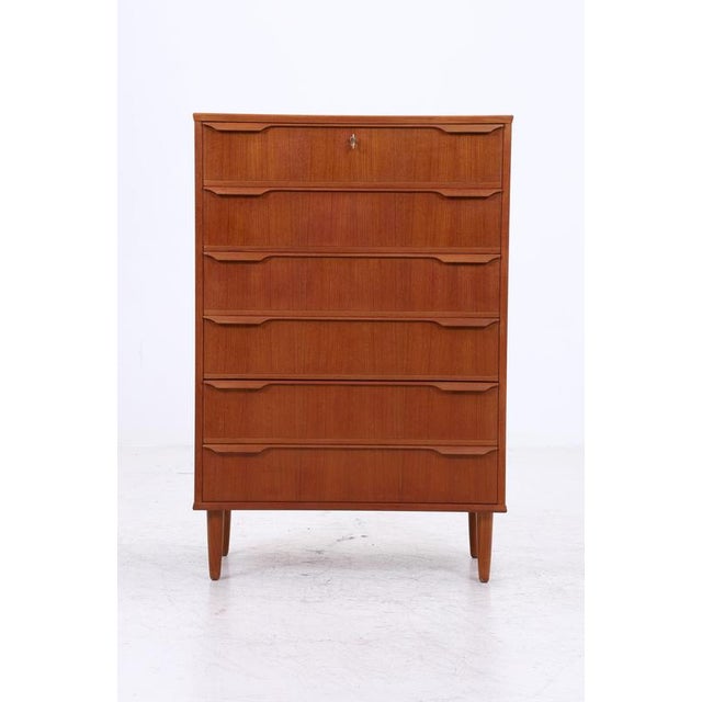 Beautiful vintage teak chest of drawers from the 1960s with a clean, compact form and a calm, even grain. Six drawers with...