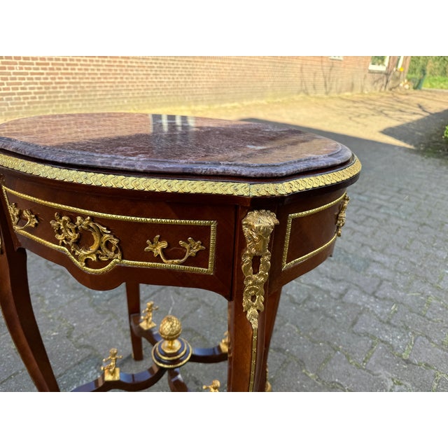 1960s French Louis XVI Pink Marble Mahogany Center Table With Bronze Decorations For Sale - Image 11 of 12