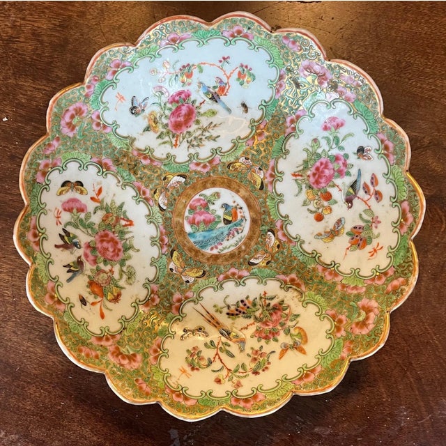 Green Antique 19th Century Chinese Rose Canton Medallion Porcelain Round Serving Dish For Sale - Image 8 of 11