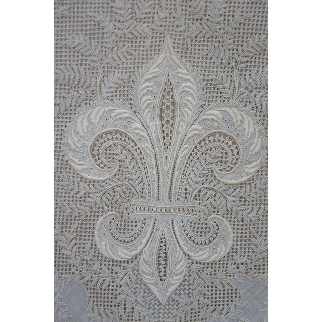 Linen Antique French Framed White Linen & Lace Fleur De Lis Embroidered Textile For Sale - Image 8 of 11