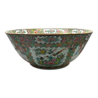 Late 19th Century. Punch Bowl. Chinese Porcelain Rose Medallion Circa 1880 For Sale