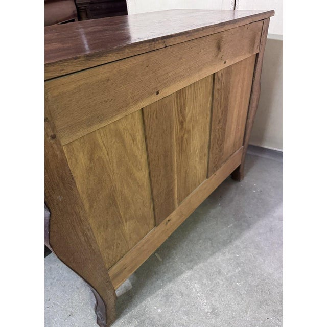 Louis XV Provençal Style Curved Chest of Drawers in Solid Oak Louis XV Provençal style curved chest of drawers in solid...