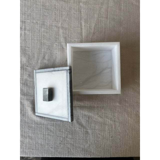2000 - 2009 White Marble Lidded Box With Gray Veining For Sale - Image 5 of 7