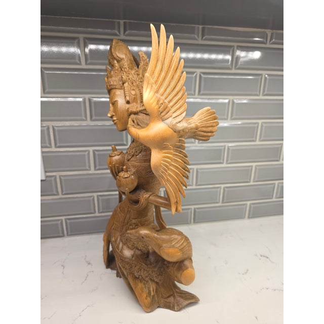 1950s Museum-Quality Mid 20th Century Balinese Suar Wood Goddess Dewi Sri With Birds Masterwork Sculpture (Mas, Bali) For Sale - Image 5 of 11