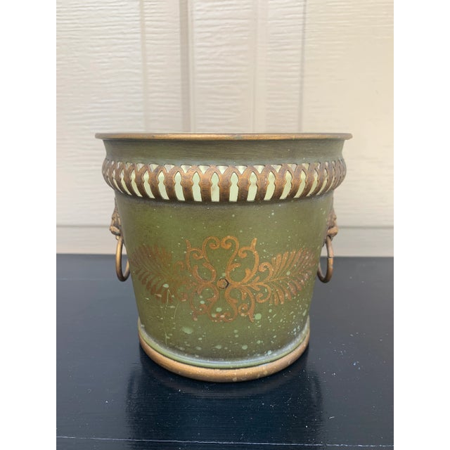 Early 20th Century French Green & Gold Tole Cachepot With Lion Head Handles and Pierced Gallery Rim For Sale - Image 5 of 8