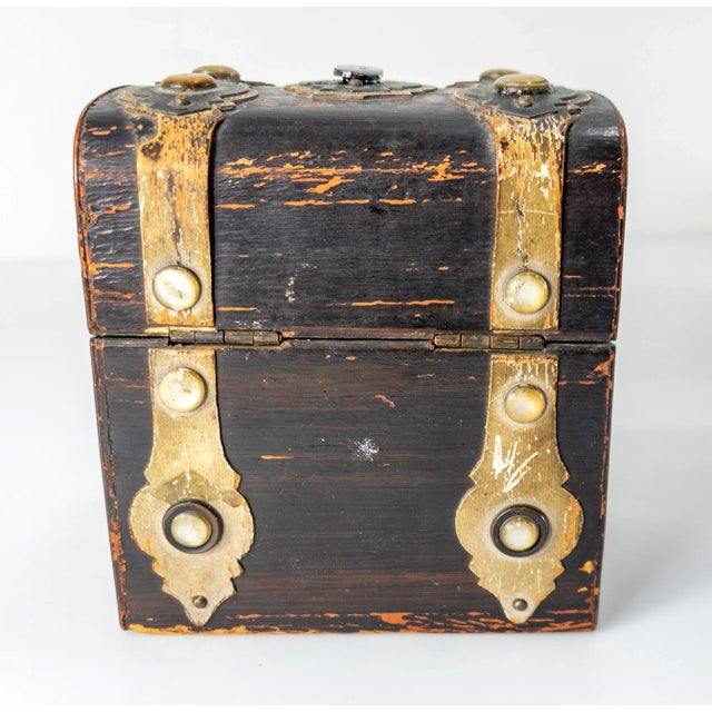 20th Century Decorative Grain Painted Trinket Box With Mother of Pearl For Sale - Image 4 of 9