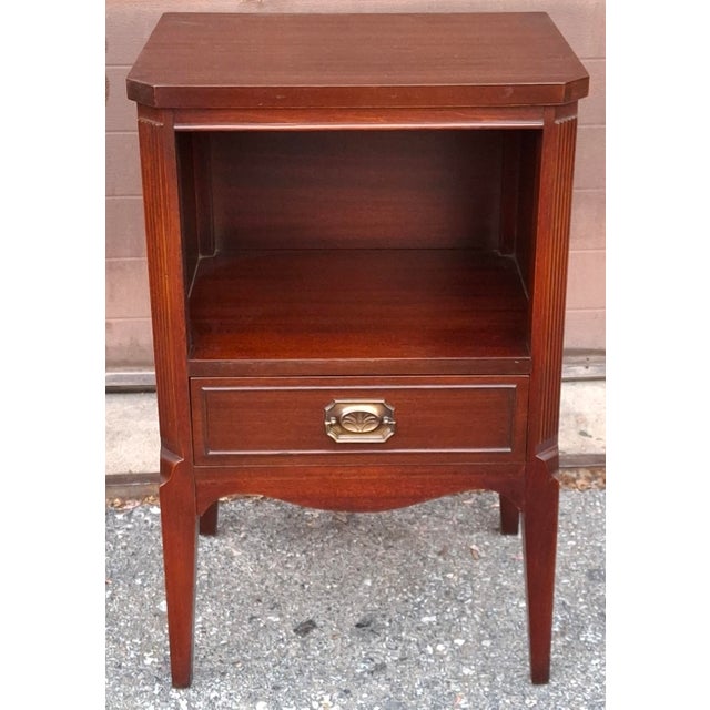 Mid 20th Century Refnished Federal Style Satin Mahogany Single Drawer Nightstand For Sale - Image 4 of 8
