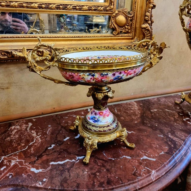 Louis XV Style Porcelain Garniture Set With Decorative Centerpiece & Matching Floral Vases – 3 Pieces For Sale - Image 4 of 4