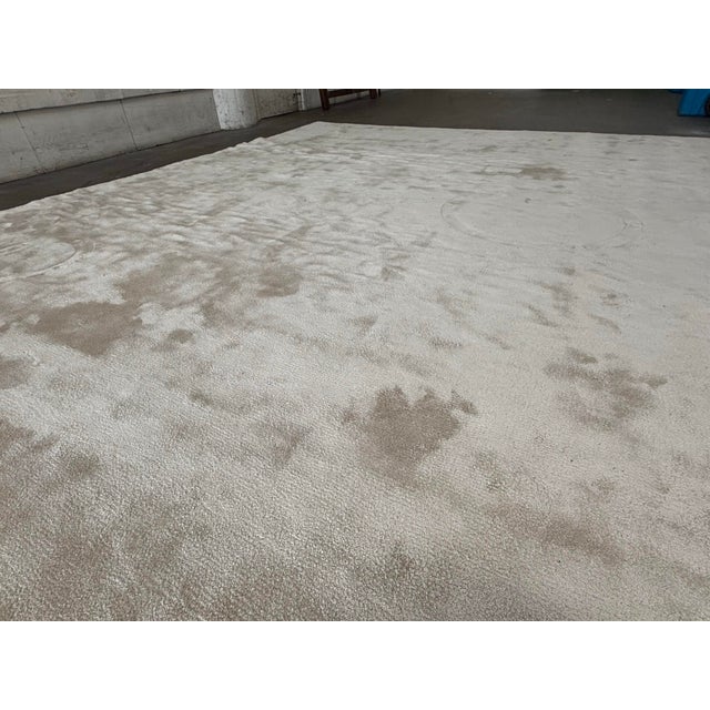 Minotti 13ft 10in × 13ft 10in Rodolfo Dordoni for Minotti Dibbets Area Rug, Ecru For Sale - Image 4 of 12