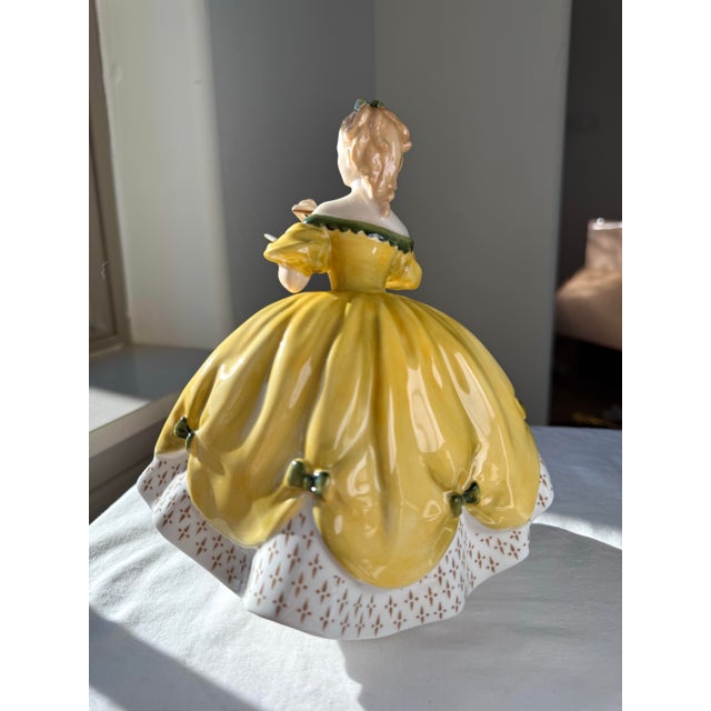 Royal Doulton 1959 Royal Doulton Figurine ~ "The Last Waltz" ~ Hn 2315 For Sale - Image 4 of 12